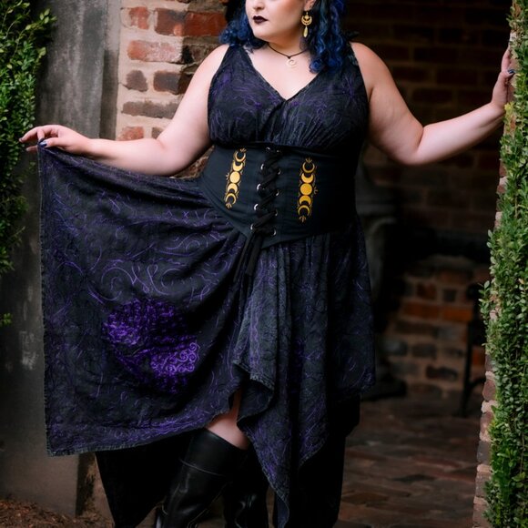 NWT Dark Cottage Morrigan Apron Dress Stonewashed Purple Black Embroidery 2-3X - Picture 2 of 3